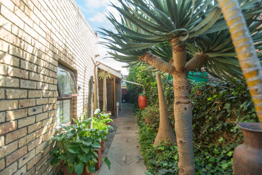 6 Bedroom Property for Sale in Bluewater Bay Eastern Cape